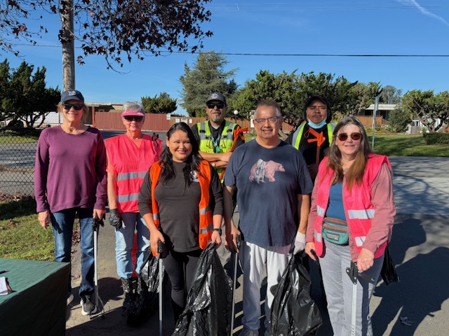 A group photo of volunteers