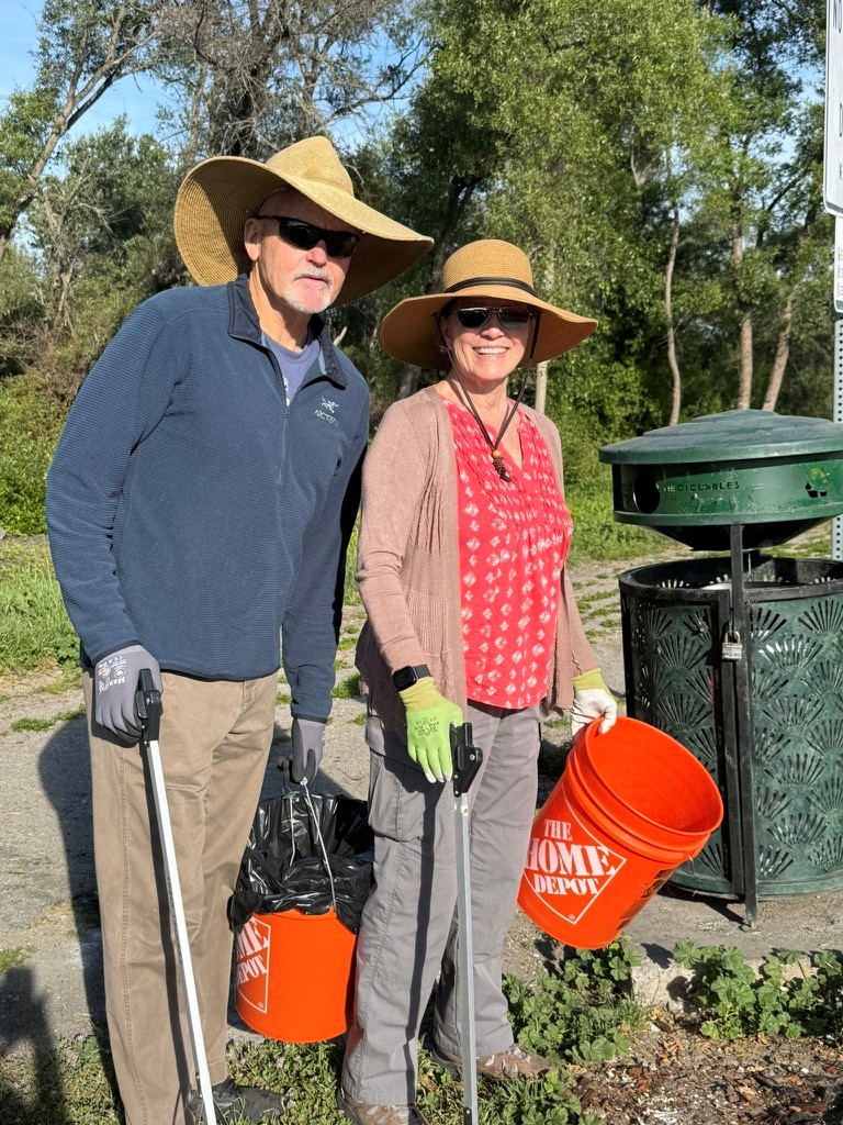 A group photo of volunteers