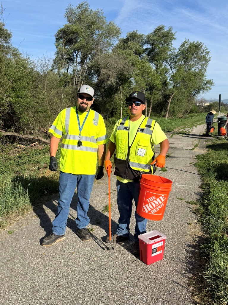 A group photo of volunteers