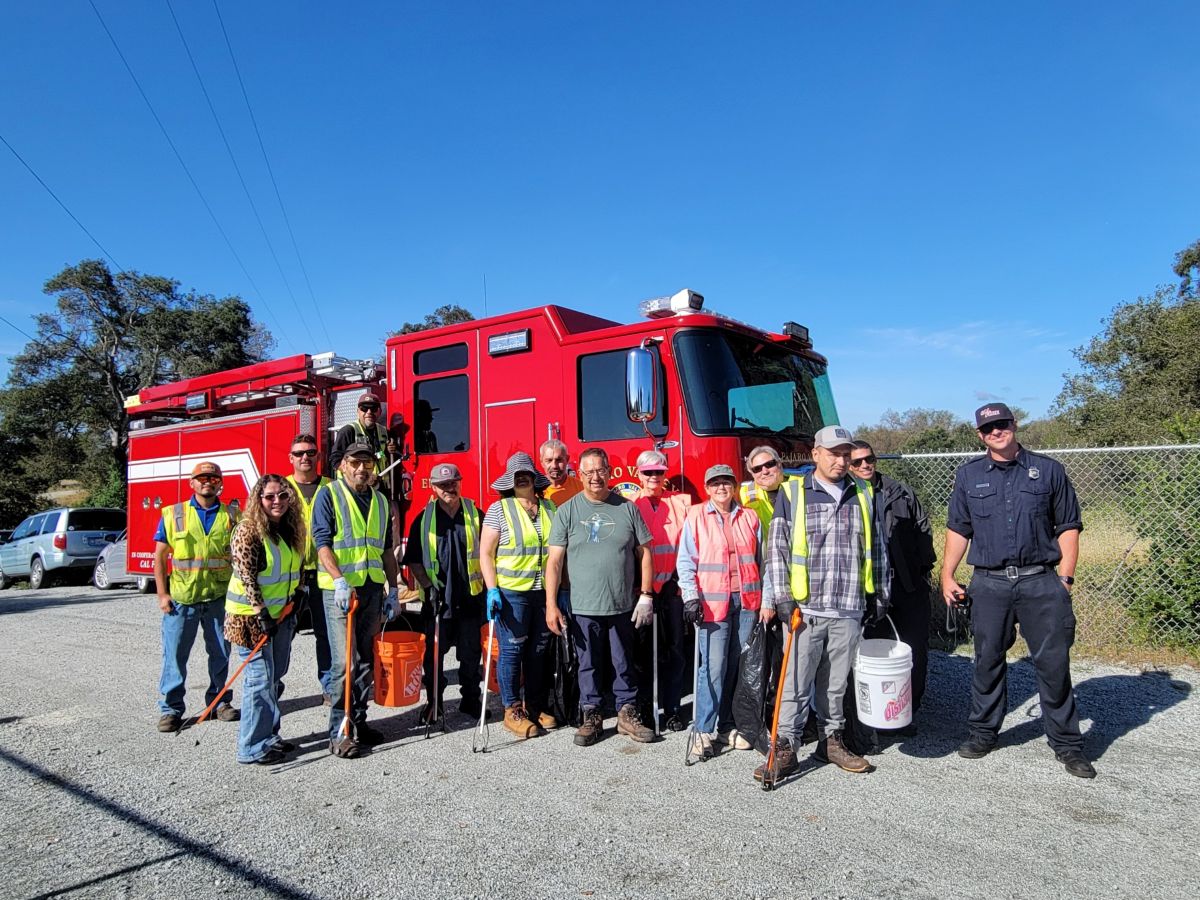 A group photo of volunteers